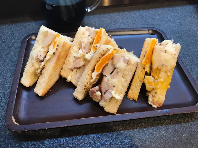 薯仔沙律煎蛋雞肉三文治