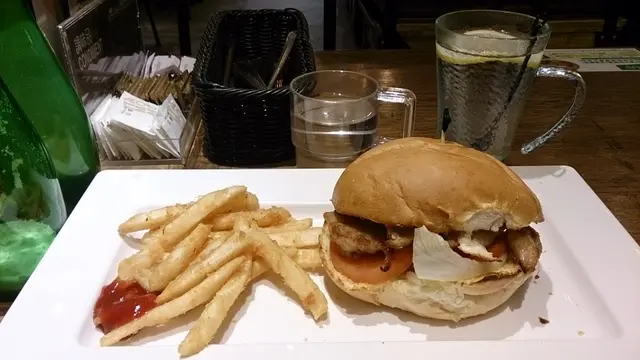 鷄扒飽拼脆薯條