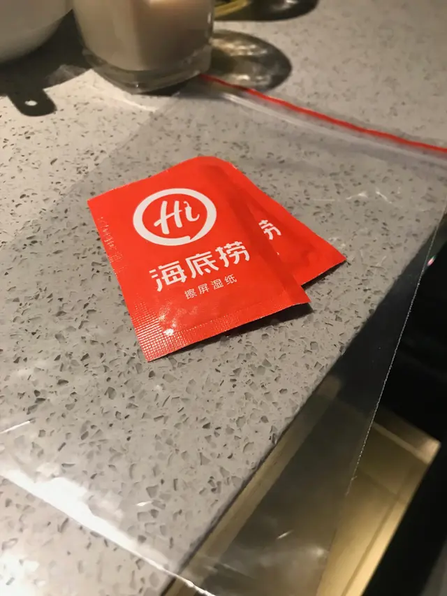 裝電話膠套、屏幕濕紙巾