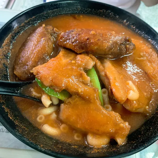 豬扒大大塊，瑞士雞翼入味