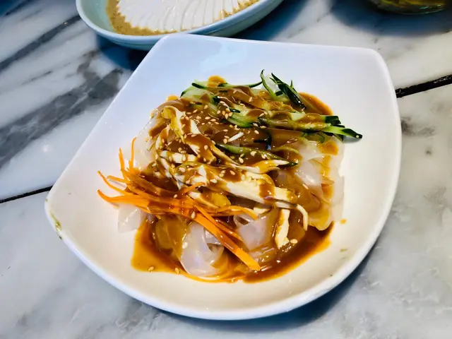 小聚拼盤 - 雞絲拉皮