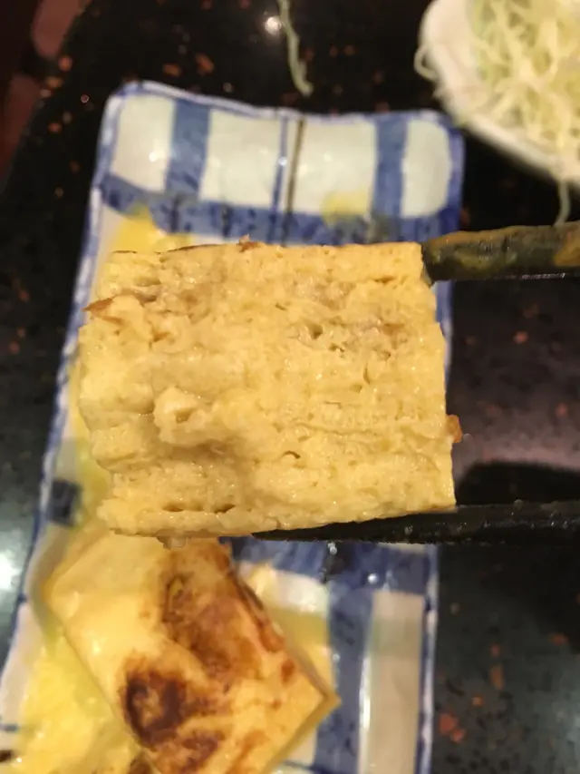 食落去甜甜地,食落一啲都唔乾身,層層蛋之中仲保留到湯汁,玉子亦唔會煮得太老,好嫩口~