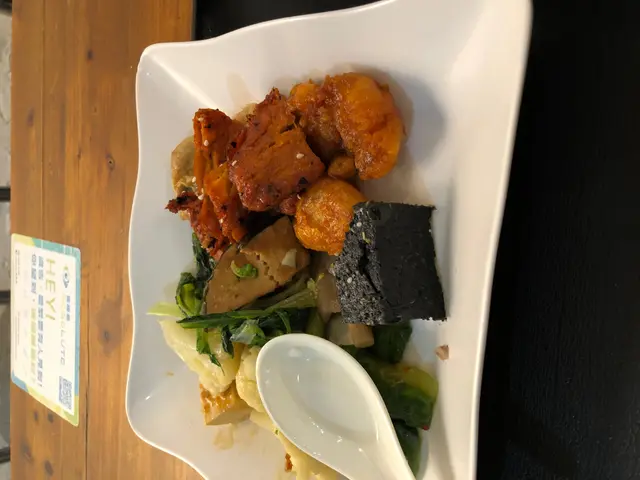 素菜、白飯、糙米、湯
