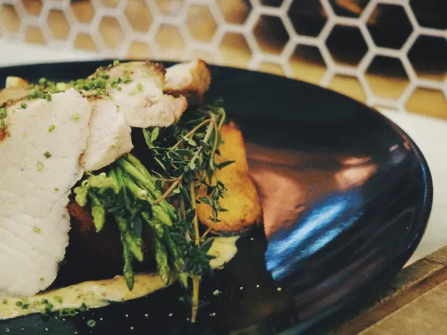 燒澳洲有骨豬扒配香茅芥末籽忌廉汁