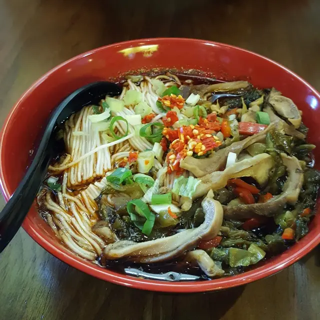 酸菜豬肚麵(加辣椒)