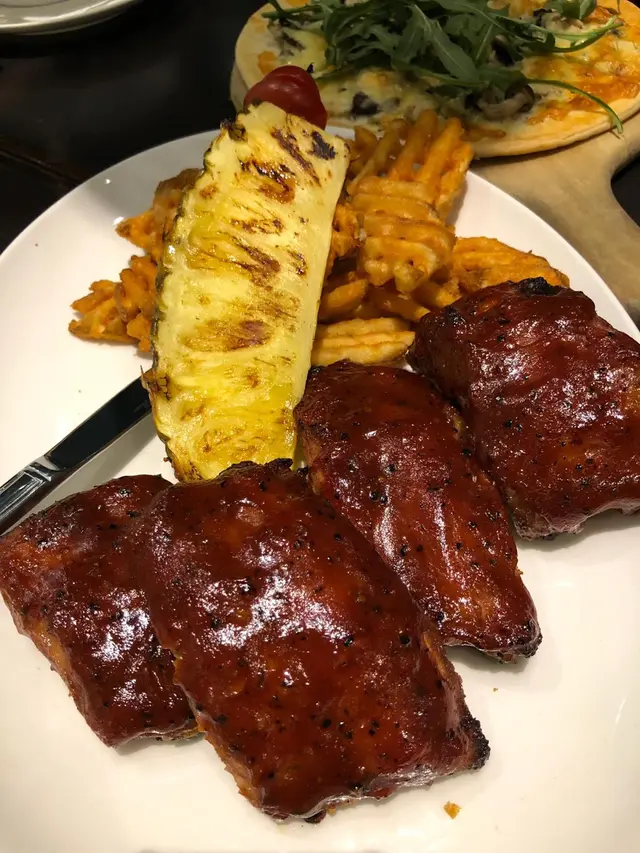 BBQ  醬燒豬仔骨  燒菠蘿
