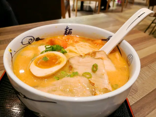 蕃茄湯燒豚拖羅拉麵