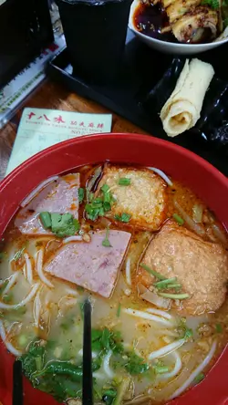 呢張係碗米線一上枱嘅賣相，未聞到臭味嘅…臨食落口就聞到喇……
