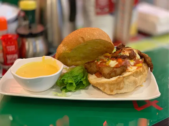 焗茄蓉豬扒保齡球