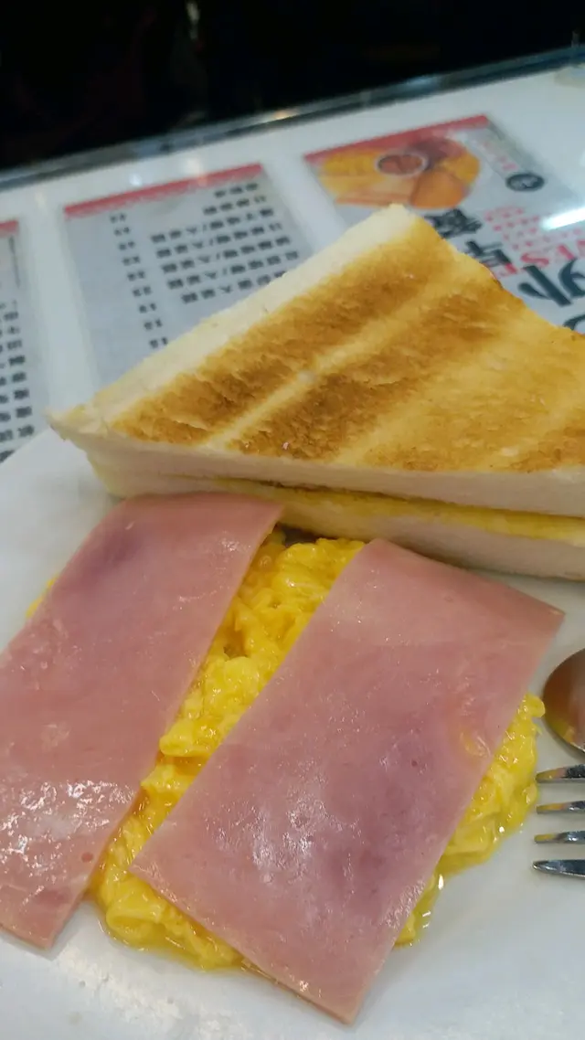 炒蛋、厚多士好味