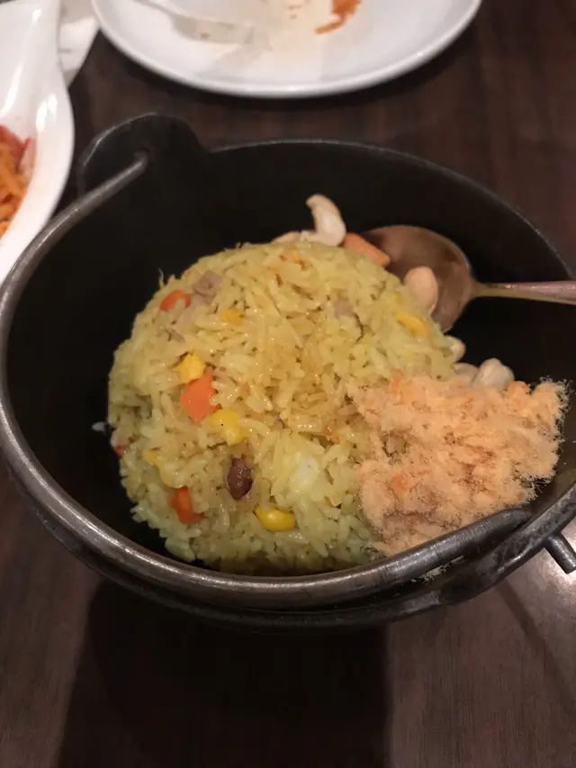 名義上個名系會有好多菠蘿，點知來到得幾粒，仲要系個飯好細盆，菠蘿又唔大粒，真心失望！