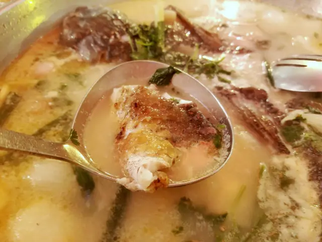 特色翅湯枱面蒸山坑鯇魚