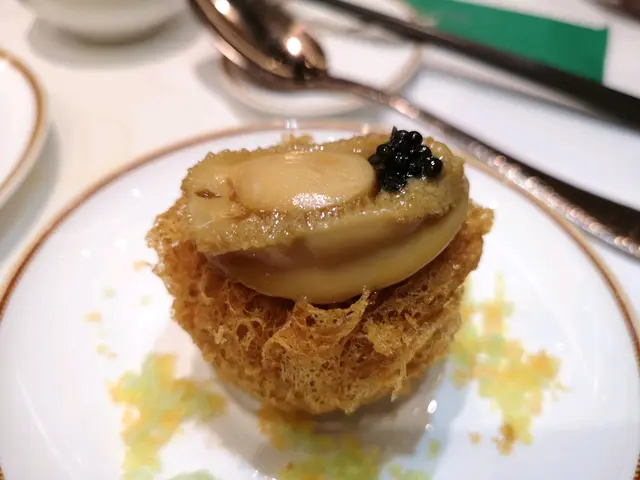 黑魚子鮑魚芋盒