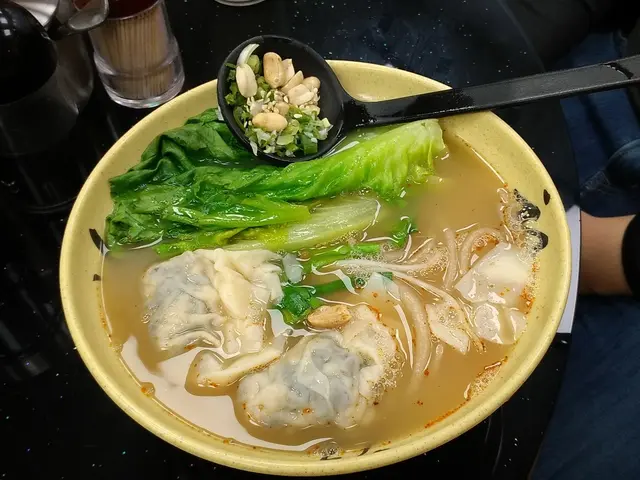 生菜鳳城水餃薯粉 (麻辣湯，$39)