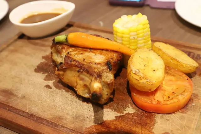 碳燒西班牙極黑豬配小紅梅蜜糖汁