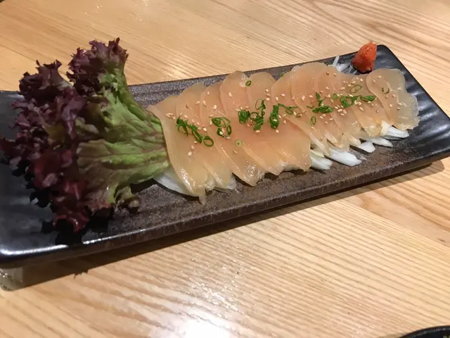 煙燻味既雞肉，食上黎似煙三文魚但肉質滑溜