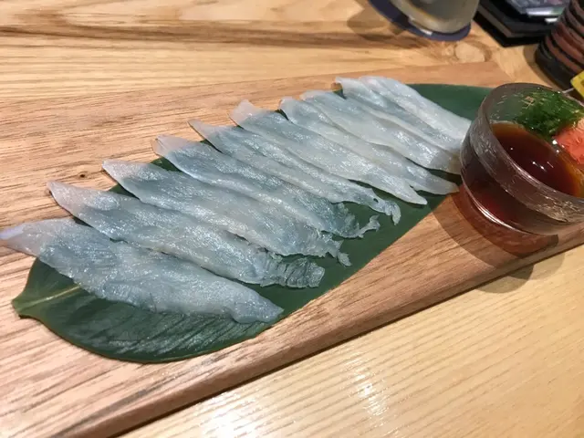 加上柚子汁，酸味開胃，魚身爽甜鮮味，食到停唔到口🤤