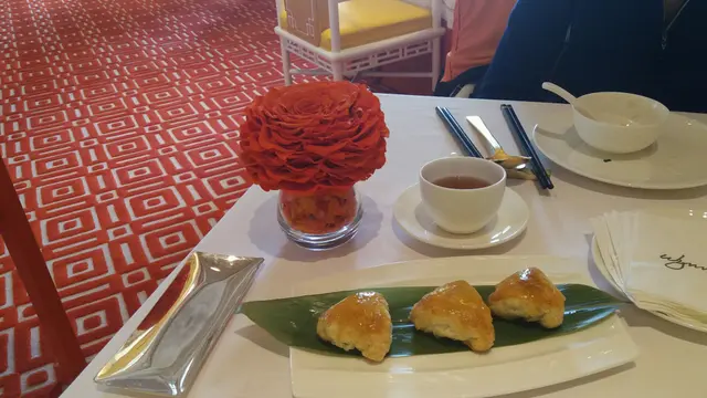 黑松露醬松子叉燒酥