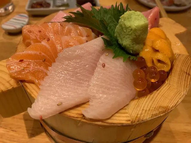 極上漁獲魚生丼