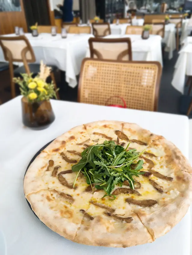 牛肝菌黑松露薄餅