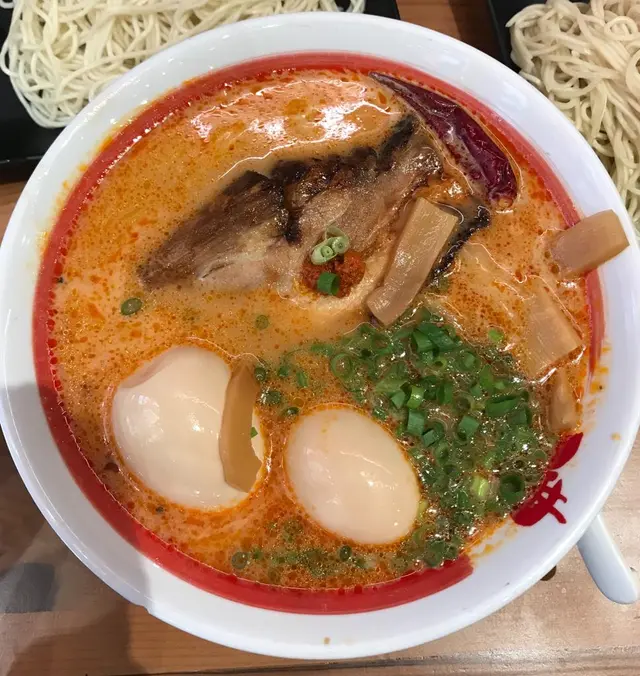 辛辣炙燒豚肉味玉拉麵