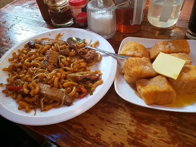 豬頸肉炒通心粉