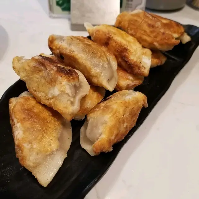 粟米芝士雞肉餃，洋蔥牛肉餃