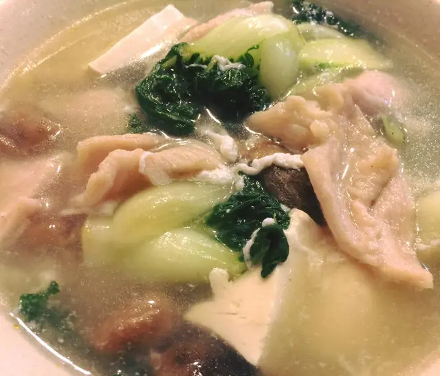 時菜咸蛋肉片豆腐湯