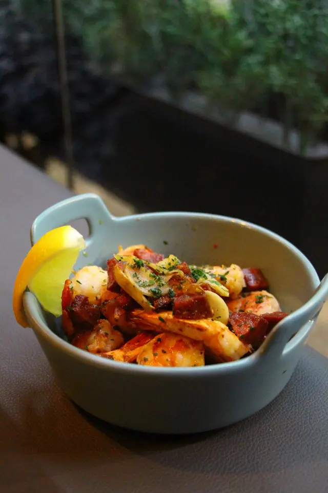 西班牙橡果飼養黑毛豬臘肉腸炒虎蝦