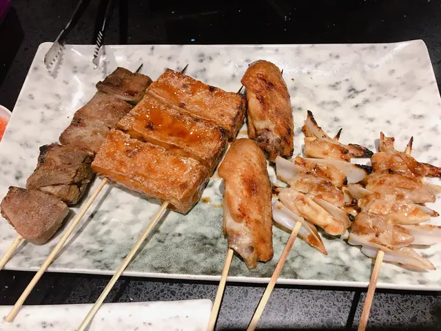 鹽燒牛舌  串燒豆腐    雞中翼  燒雞胸軟骨串