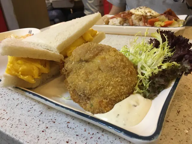 厚切牛乳炒蛋治+吉烈豬扒