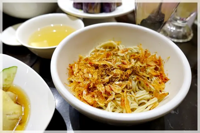 蔥油櫻花蝦撈麵