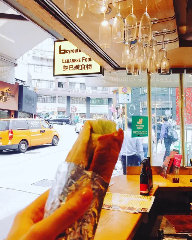 雞肉生菜蒜蓉醬捲午餐  +  飲品