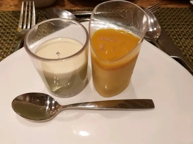 右邊綠茶凍奶😋
左邊芒果凍奶😋