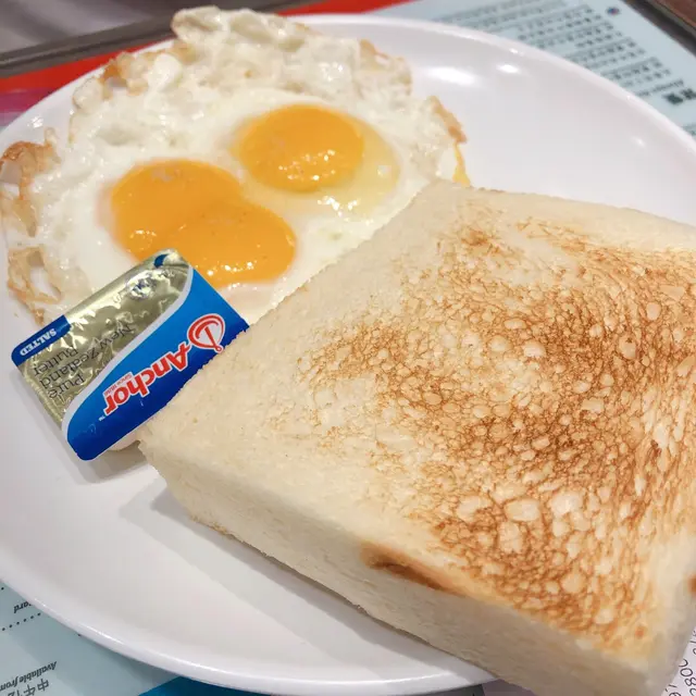 我妹妹果份雙蛋變三蛋😂  不過太陽蛋都係好油