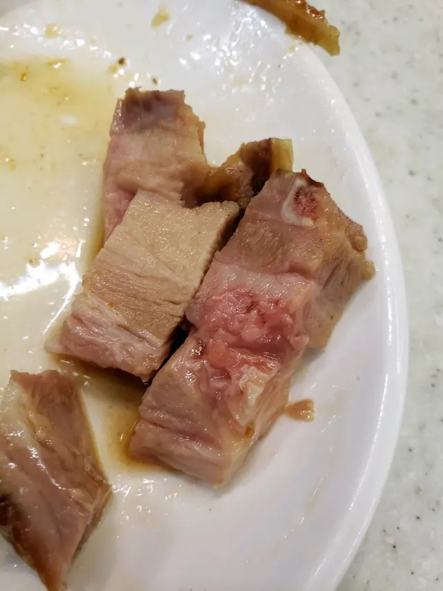 因為食到一半發現佢燒肉唔熟 最後換左义燒飯