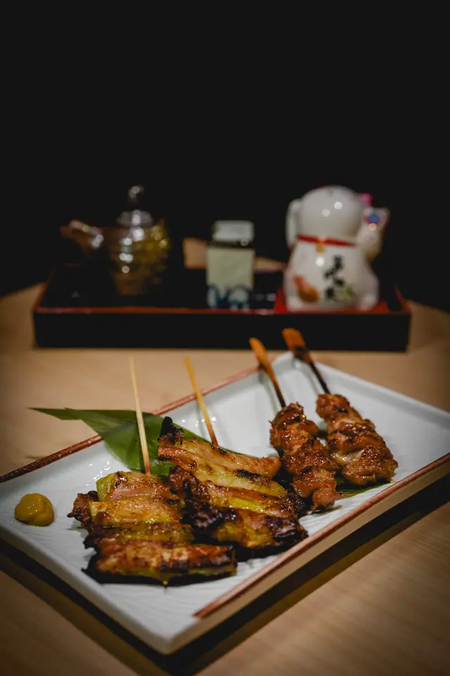 串燒雞頸肉，豚肉露筍卷