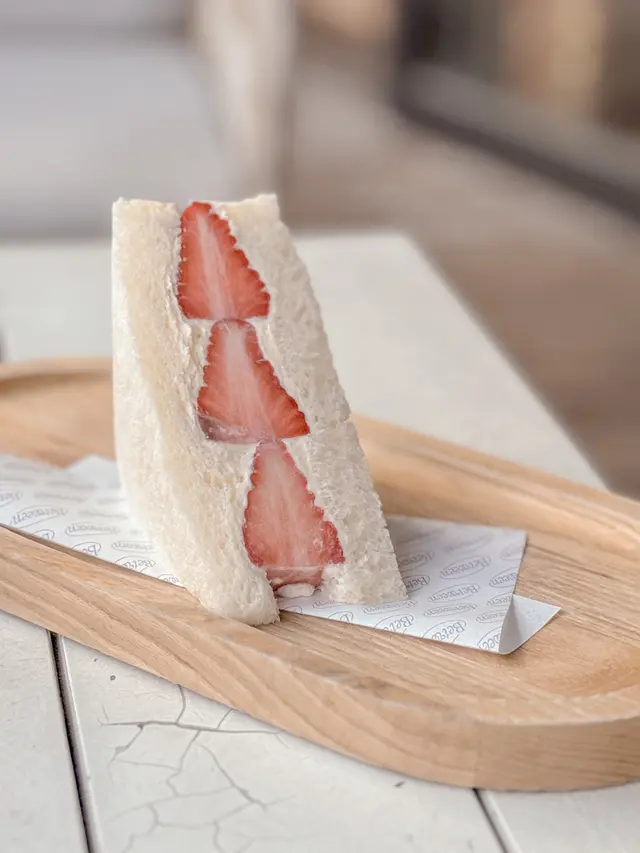 士多啤梨三文治