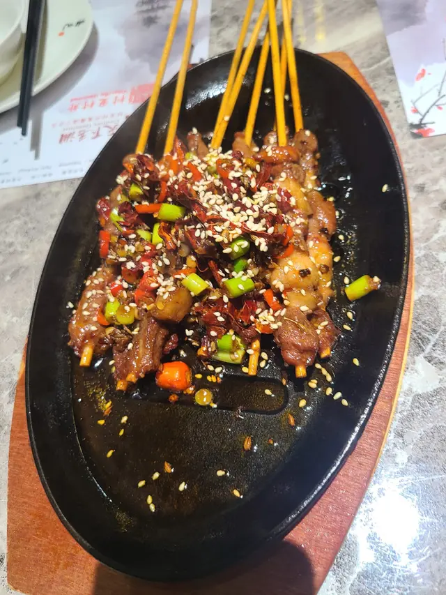 燒烤味好香，但食唔出係牛定羊，神奇凍左都好食