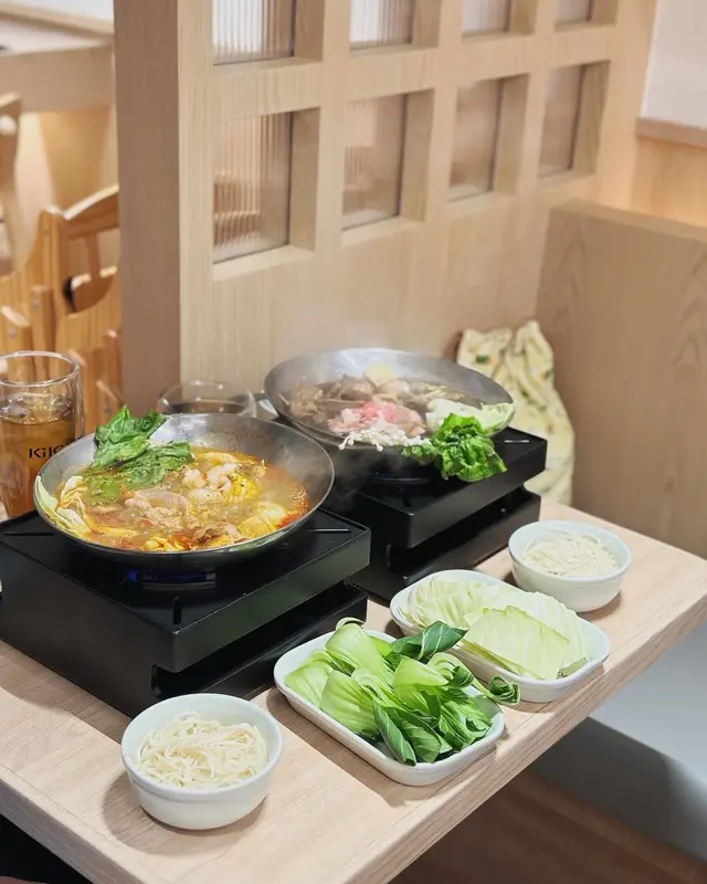 排骨條和豬肉片唔肥好滿意😀
喇沙湯底好有蝦味好正