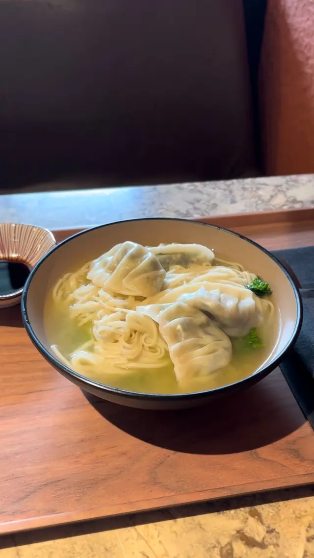 加咗梅菜，所以都比一般素餃味濃