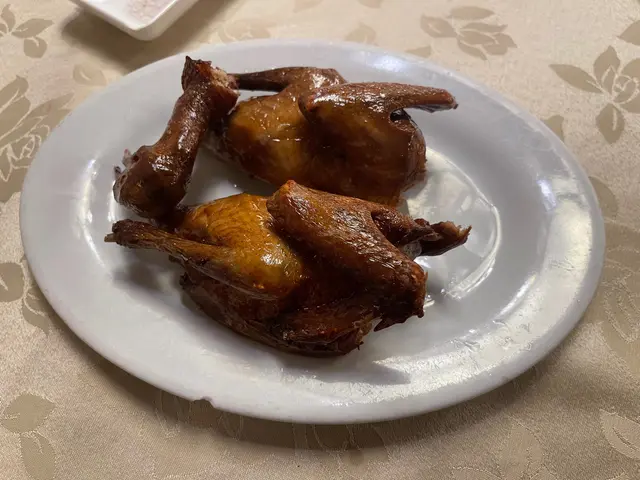 龍華皇牌脆皮燒乳鴿