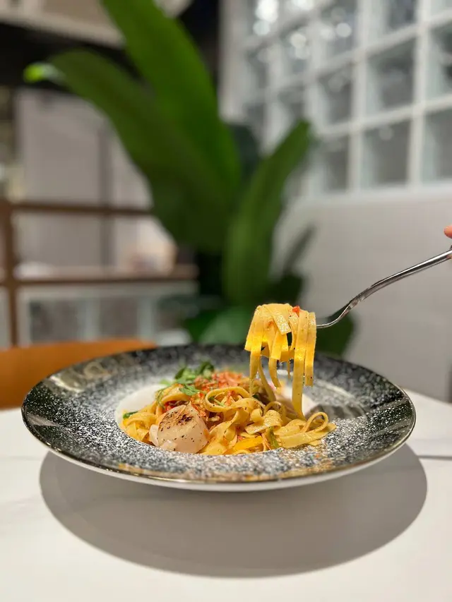 香煎帶子乾貝櫻花蝦XO醬寬蛋意粉