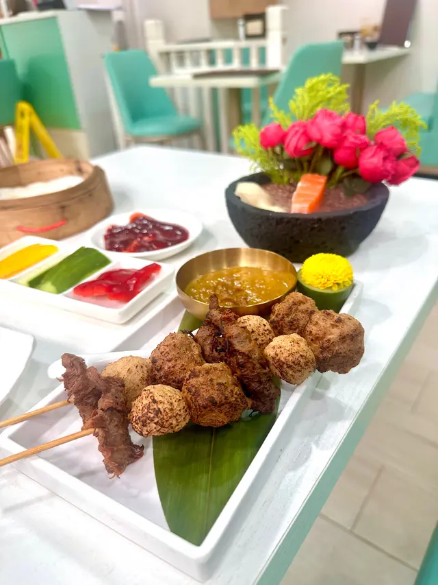 素食串燒拼盤配秘製沙嗲醬