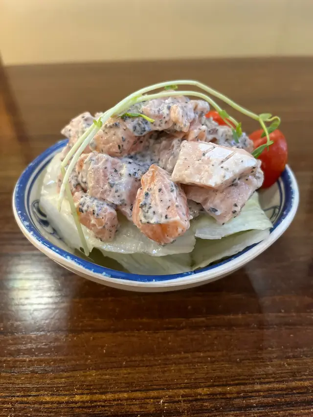 黑松露三文魚沙律