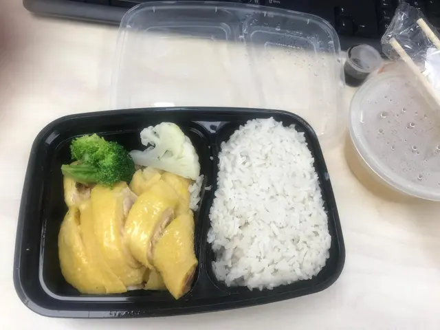 一張賣家秀,一張買家秀。自己睇,自己諗。