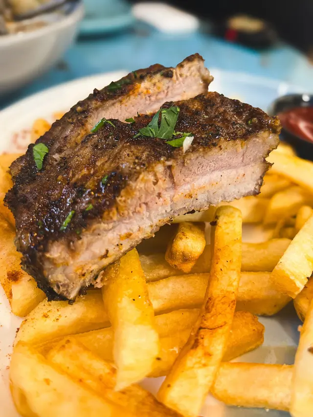 蜜糖烤排骨配薯條