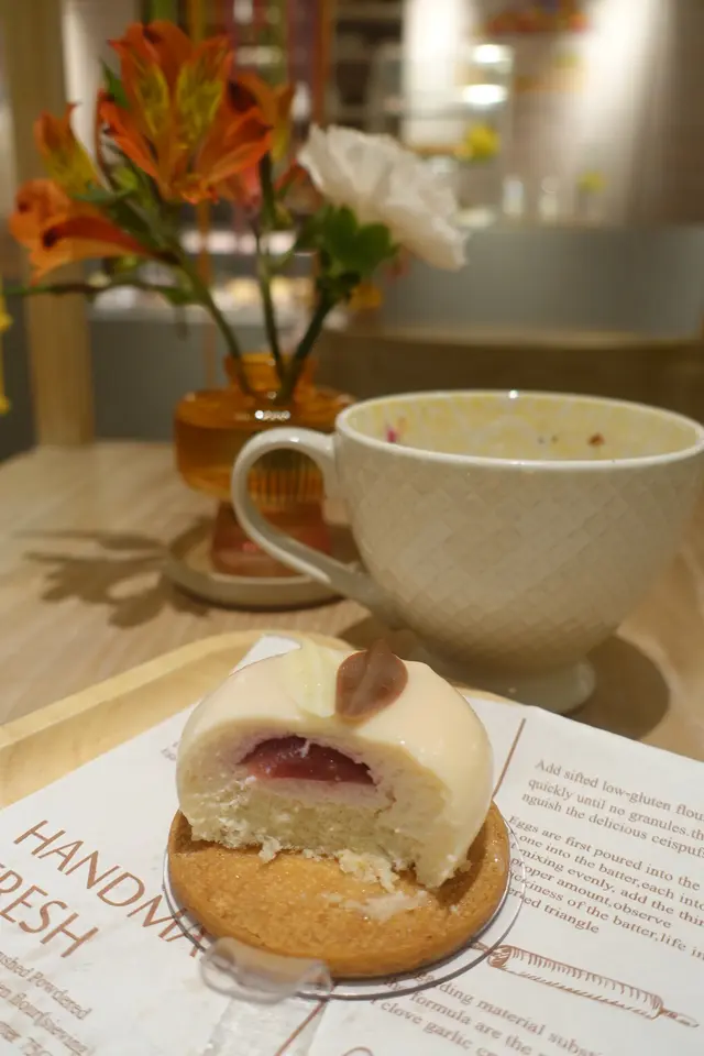 滲出玫瑰清香,紅桑子果酸突出