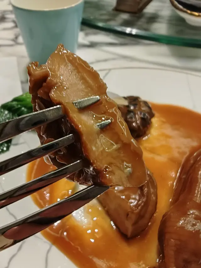鮑魚扣鵝掌北菇