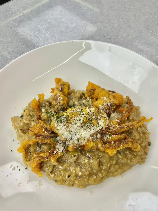 牛肝野菌汁天婦羅軟殼蟹意大利飯